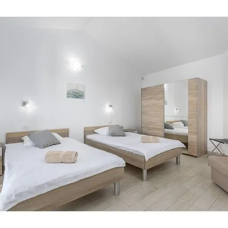 Bellavista With Pool Villa *