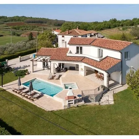 Bellavista With Pool Villa Vižinada